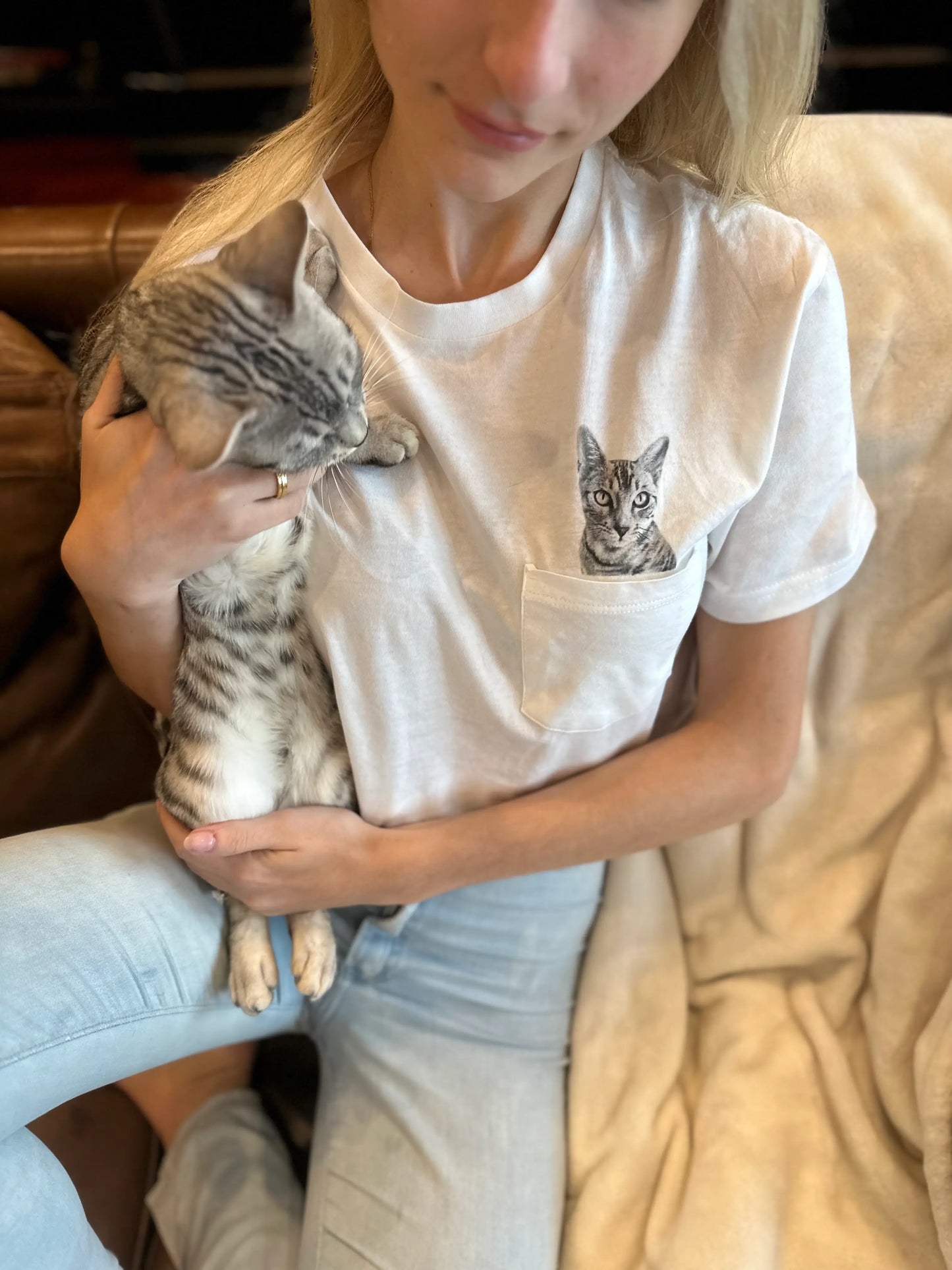 Lightweight Pet-In-Pocket Cropped Tee