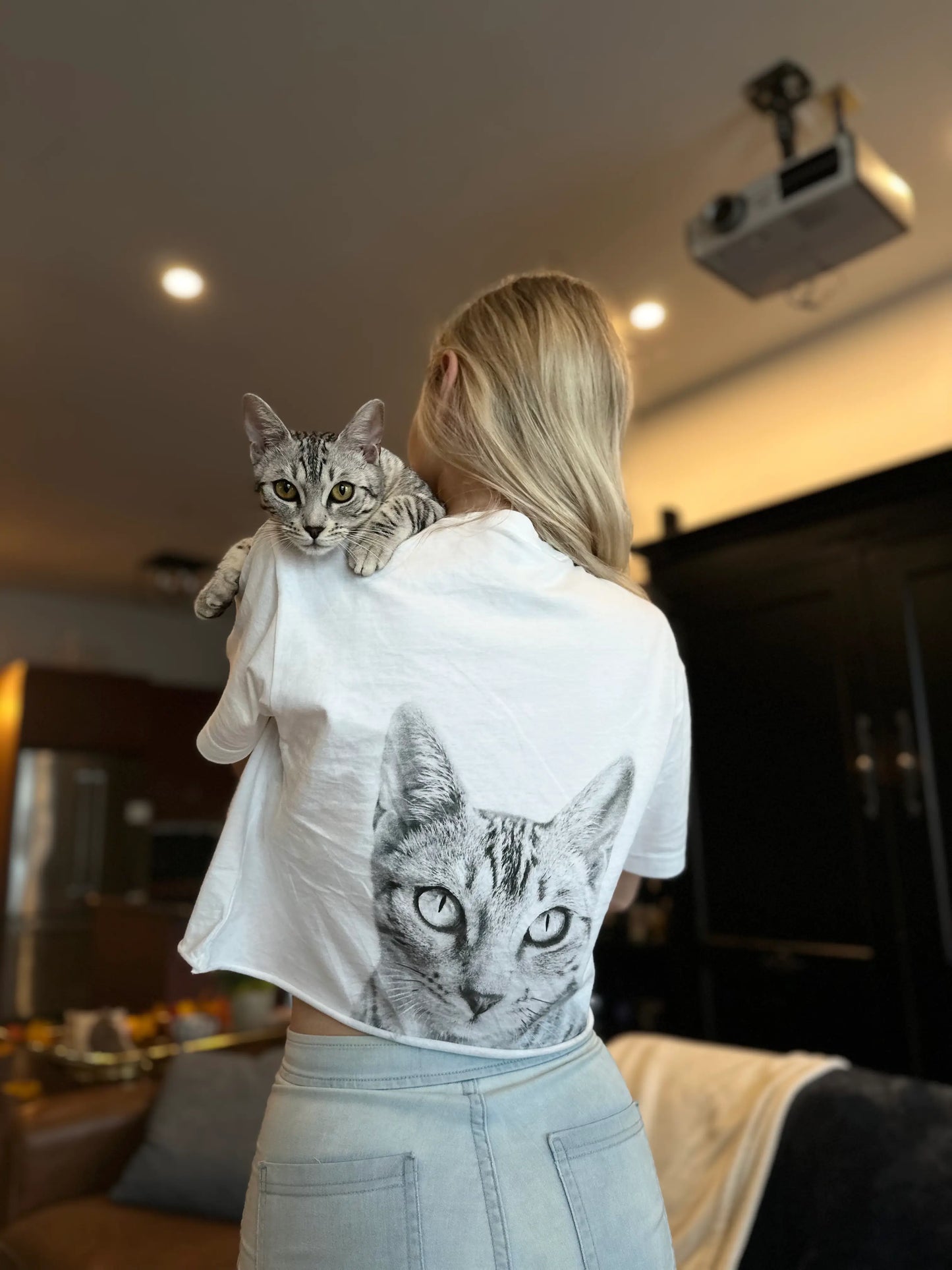 Lightweight Pet-In-Pocket Cropped Tee